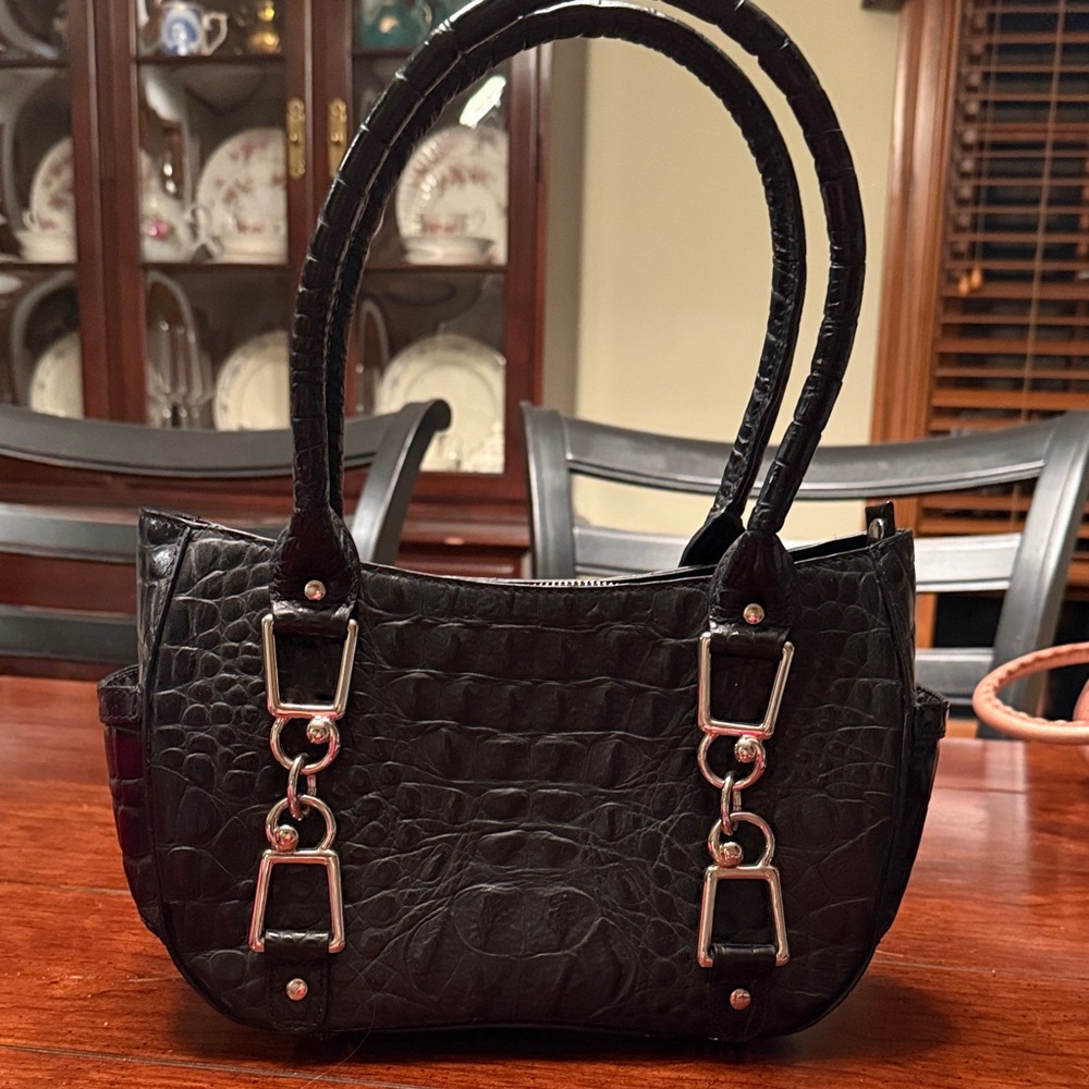 Debbie Brooks Chic Black and Gold Shoulder Bag - Picture 2 of 6